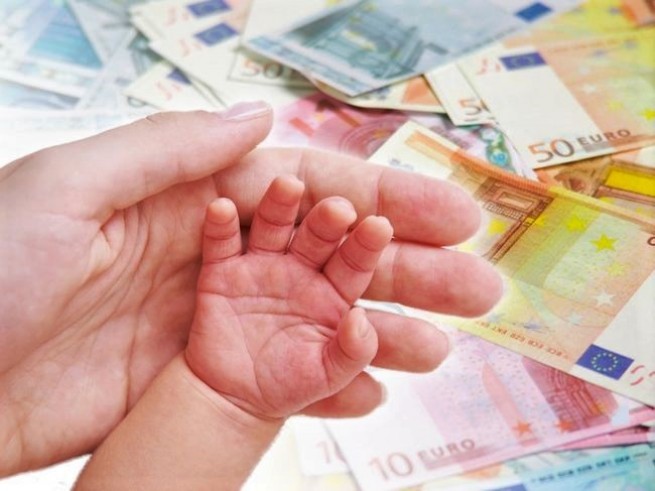 2000 евро - материнское пособие с 2020 года