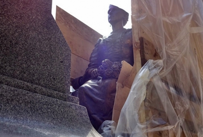 Установлена статуя королевы Ольги  в Салониках