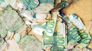 Банкноты на сумму 40 000 евро из разграбленного ливийского банка всплыли в Центральной Греции