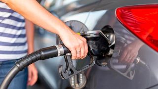 Президент союза торговцев бензином Аттики: "С новыми тарифами не может быть цены ниже 1,90 евро/литр"