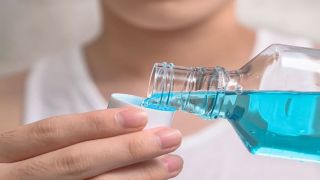 Чем вы рискуете, если будете ежедневно пользоваться жидкостью для полоскания рта