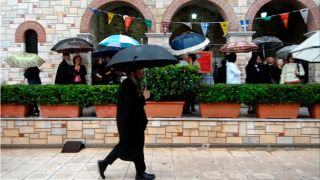 Пасха с... зонтиками: неустойчивая погода в ближайшие дни - где пройдет дождь