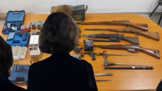 53-летняя бандерша-иностранка арестована за целый склад оружия