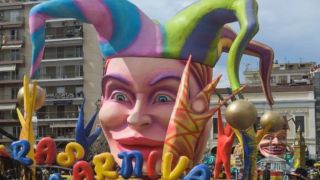 ΕΛ.ΑΣ "разнообразила" карнавал в Патрах задержаниями и арестами