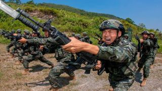 Конфликт на востоке Украины приобретает новые масштабы: китайские добровольцы сражаются в российской армии