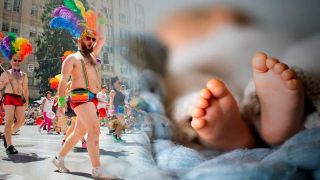 Бельгийские СМИ о низкой рождаемости в Греции: «Повысит ли закон об ЛГБТК+ рождаемость?»