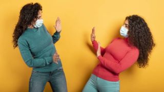 Коронавирус: если кто-то дома заболеет, вы точно тоже заразитесь? Ответы экспертов