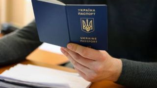 Украинские мужчины не смогут получить паспорт за границей, но есть исключения