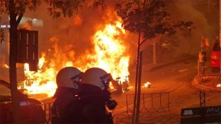 Полиция утопила Афины и Салоники в слезоточивом газе