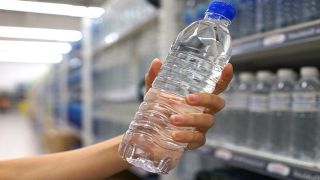Даже бутилированная вода облагается налогом — повышение на 20% с 1 июля