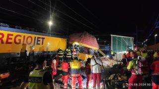 При столкновении поездов в Чехии четверо погибли и десятки ранены, в Кемерово столкновение двух трамваев (видео)