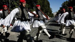 Греческие эвзоны примут участие в параде в Нью-Йорке