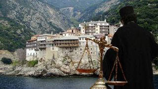 Прокуратура Греции открыла дело на афонских монахов-антиваксеров