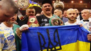 Украинский боксер Усик отказался от титула IBF