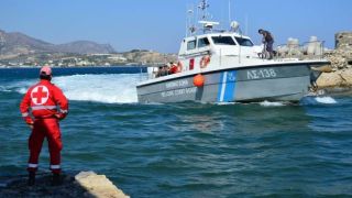Возле Родоса в море спасены мигранты