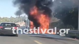 Пожар в автобусе ΟΑΣΘ в Салониках (видео)