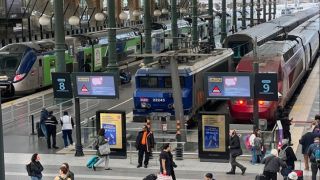 Во Франции в поездах и метро царит «хаос». Аэропорт эвакуирован. Десятки нападений на спортсменов и туристов