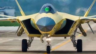 Китайский J-20 и американский F-35 - какой истребитель "круче" (видео)