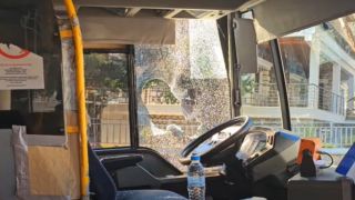 Арест мужчины, разбившего окно городского автобуса после драки с водителем