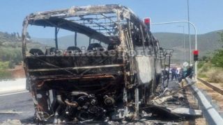 Ламия: туристический автобус сгорел дотла (видео)