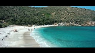 Настоящий рай в двух часах езды от Афин: пляж с белым песком и бирюзовой водой